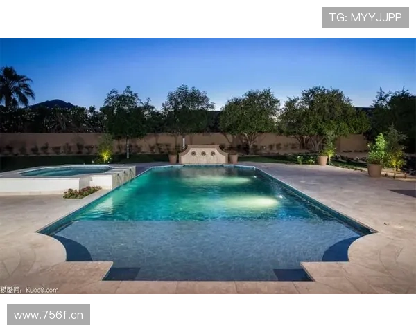 刷到菲尔普斯家照片，泳池堪比比赛场，我这穷酸人瞬间怀疑人生